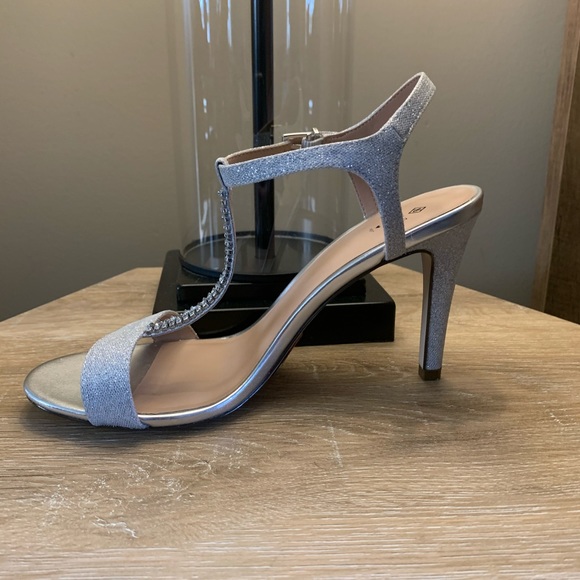 Unenada By Call It Spring - Picture 2 of 3